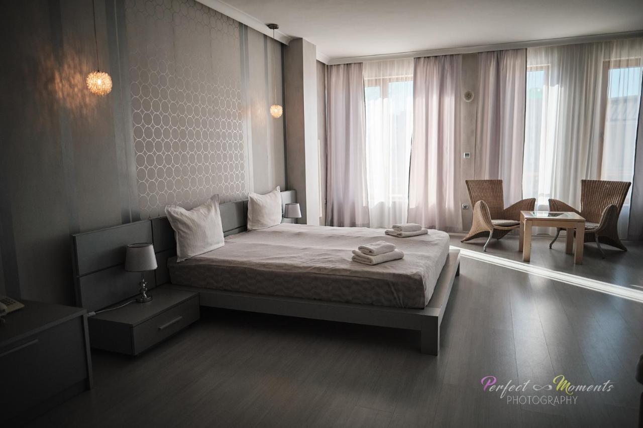Family Hotel Classic Varna Exterior photo