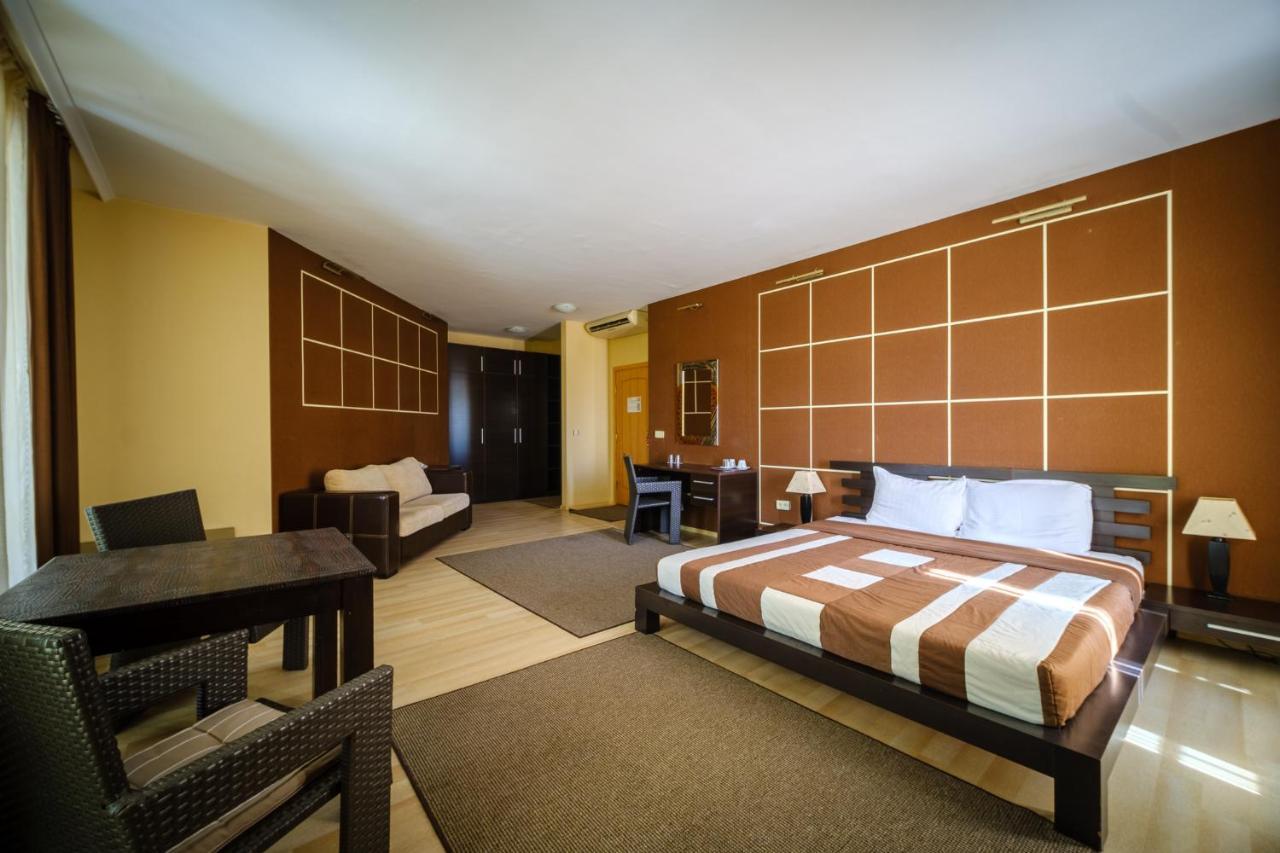Family Hotel Classic Varna Exterior photo