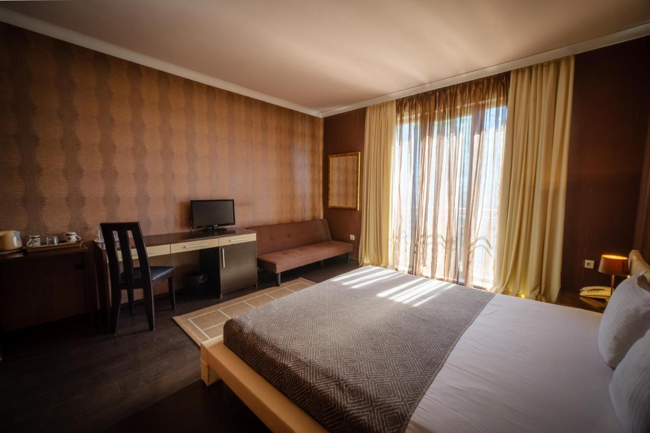 Family Hotel Classic Varna Exterior photo