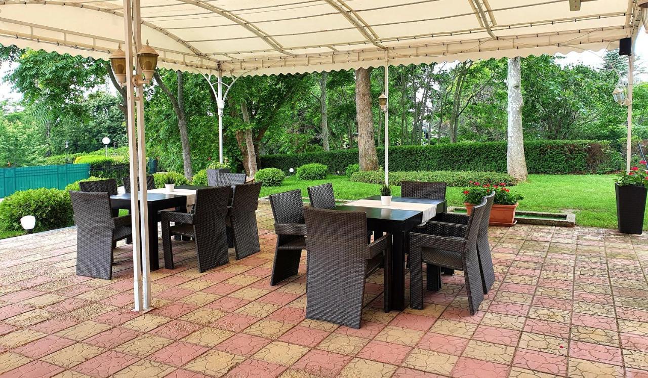 Family Hotel Classic Varna Exterior photo
